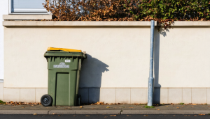 découvrez les règles et recommandations concernant la distance minimale à respecter entre un conteneur poubelle semi-enterré et la limite de propriété. informez-vous sur les réglementations en vigueur pour garantir une gestion des déchets efficace et respectueuse de l'environnement.