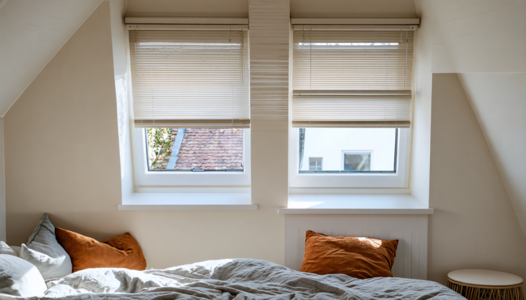 découvrez les avantages du store vénitien velux pour vos fenêtres de toit en 2025 : protection solaire optimale, design moderne et facilité d'installation.